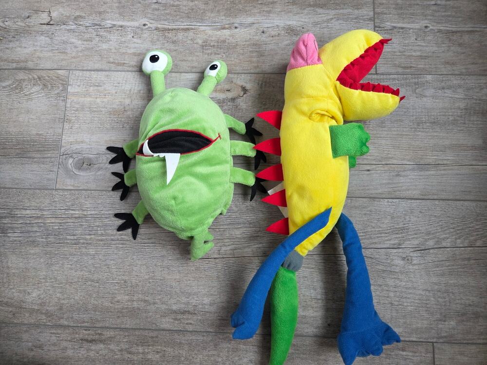 2 IKEA Sagoskatt Hand Puppets Green 6-Arm Monster Dinosaur Plush 503.176.81